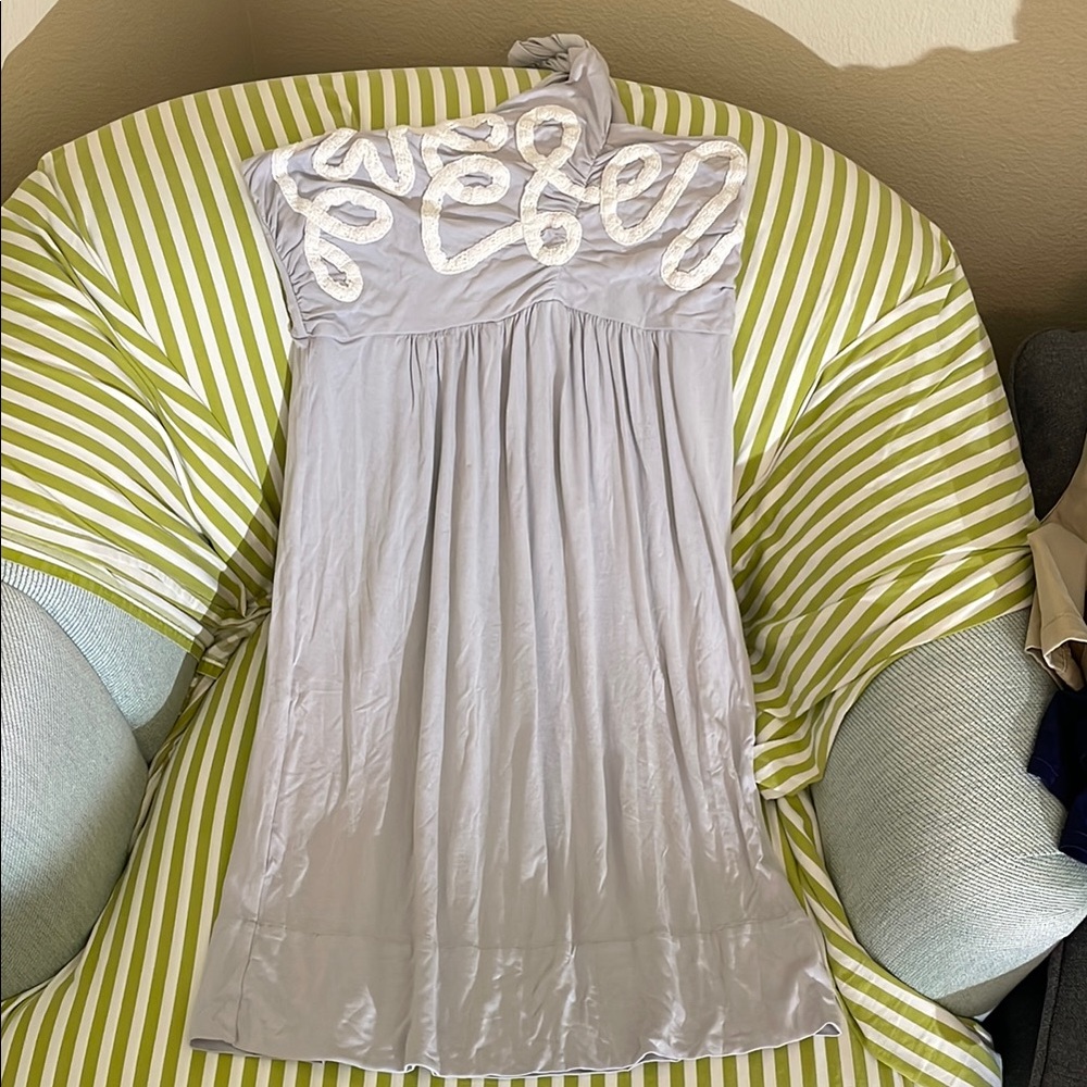 🏝️Big $5 Sale!🏝️BCBGMaxAzria Light Gray Dress
